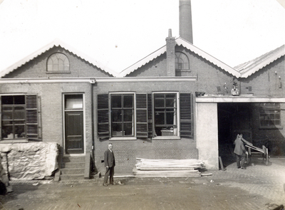886150 Gezicht op het kantoorgebouw van de Koninklijke Nederlandsche Lood- en Zinkpletterij voorheen A.D. Hamburger ...